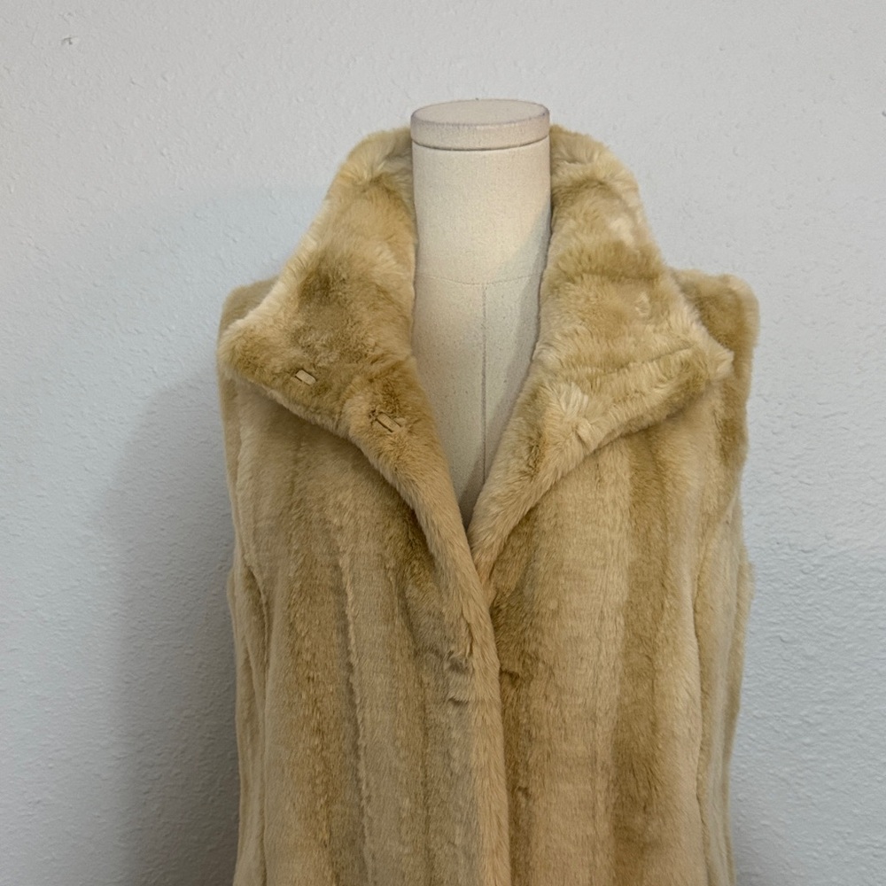 Kristen Blake Neutral Faux Fur Vest size Medium - Picture 4 of 16